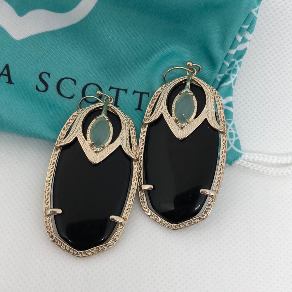 Kendra Scott Danielle earrings!